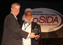 Ed Hill, Jr. (Howard) receives his Lifetime Achievement Award.
